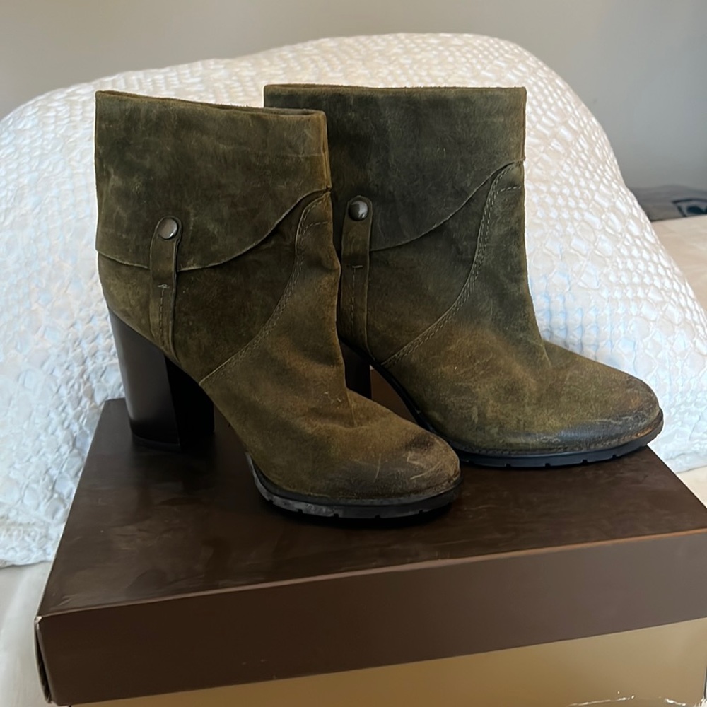 Franco Sarto Occela Bootie in Olive Suede. Size 8